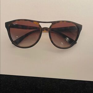 Ray-Ban Classic Tortoise Sunglasses with baliage brown lens.